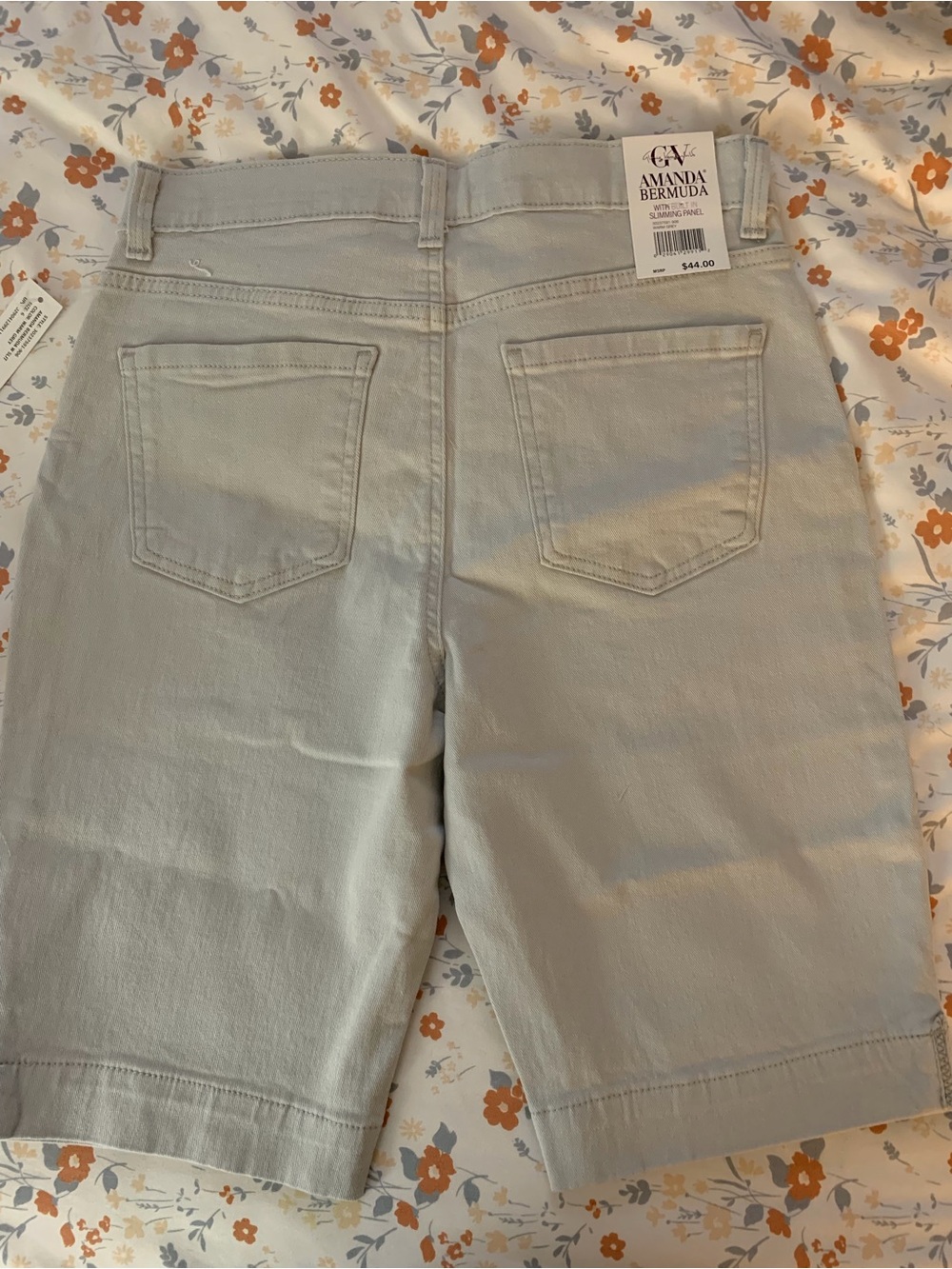 Gloria Vanderbilt Light Gray Bermuda Shorts - Picture 4 of 5